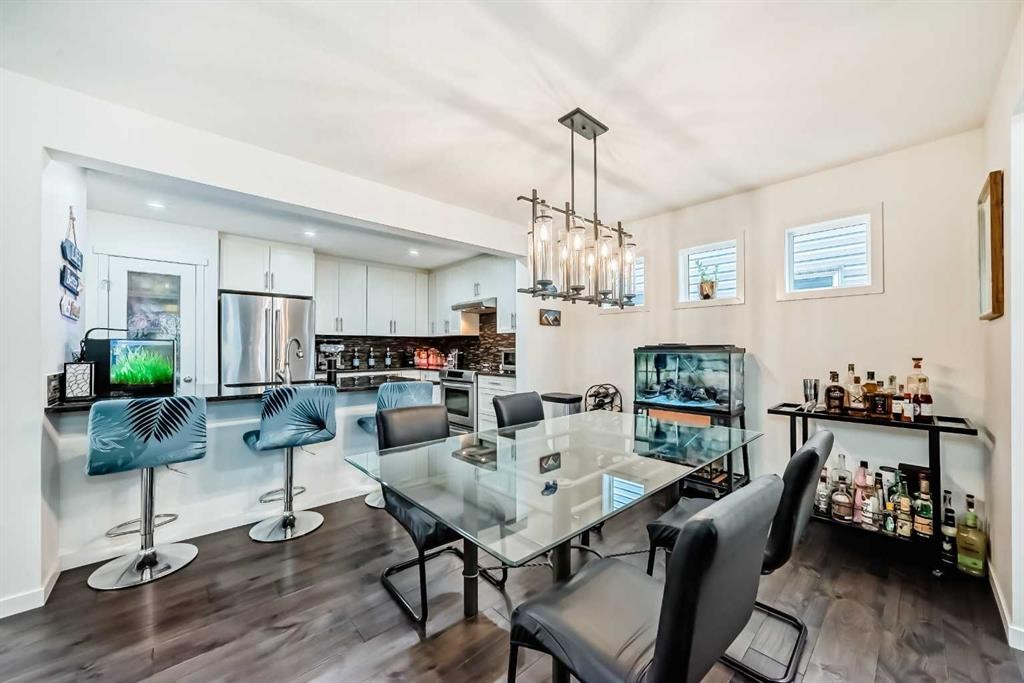 144 Copperpond Parade Se, Calgary, AB - Indoor Photo Showing Dining Room