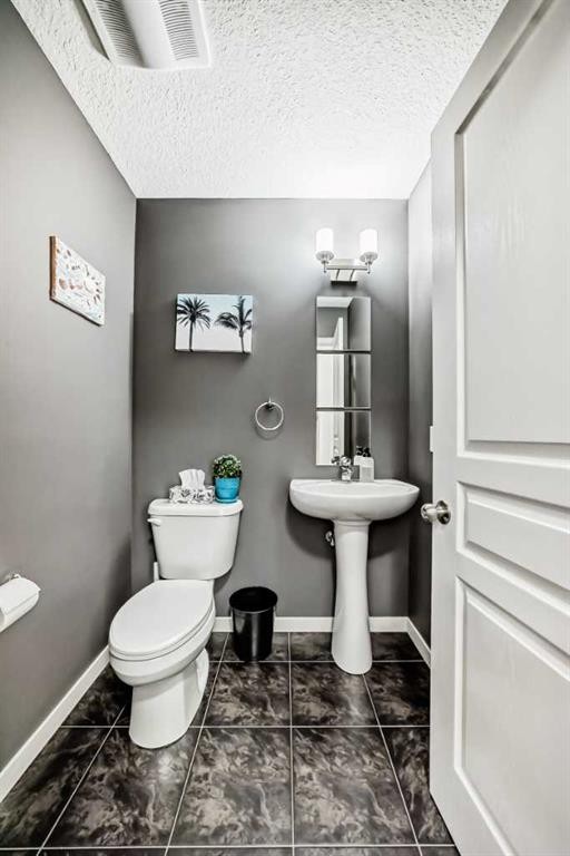 144 Copperpond Parade Se, Calgary, AB - Indoor Photo Showing Bathroom