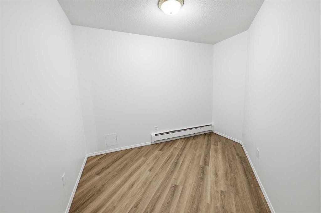 439-165 Manora Place Ne, Calgary, AB - Indoor Photo Showing Other Room