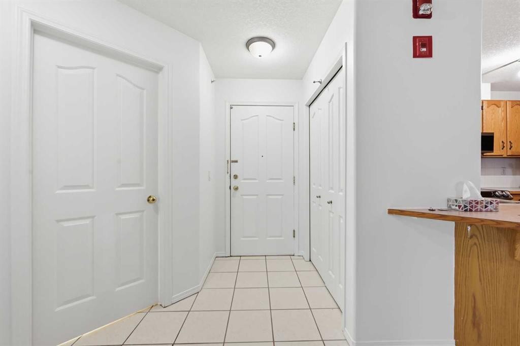 439-165 Manora Place Ne, Calgary, AB - Indoor Photo Showing Other Room