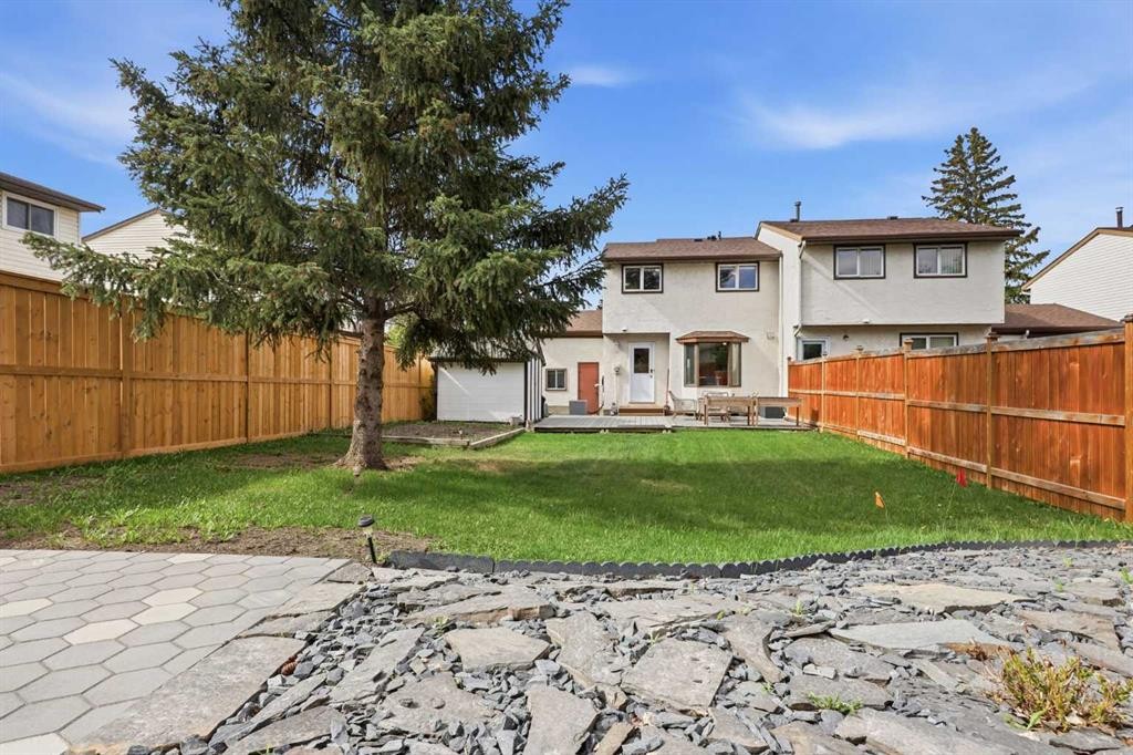 160 Silvergrove Hill Nw, Calgary, AB - Outdoor