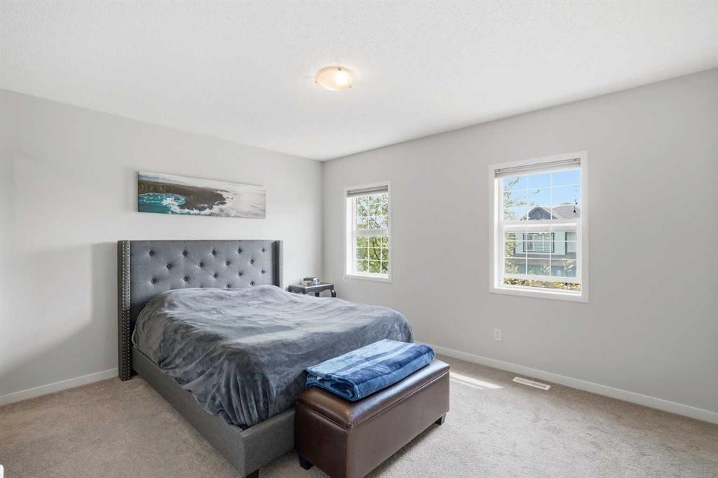 29 Copperfield Heath Se, Calgary, AB - Indoor Photo Showing Bedroom