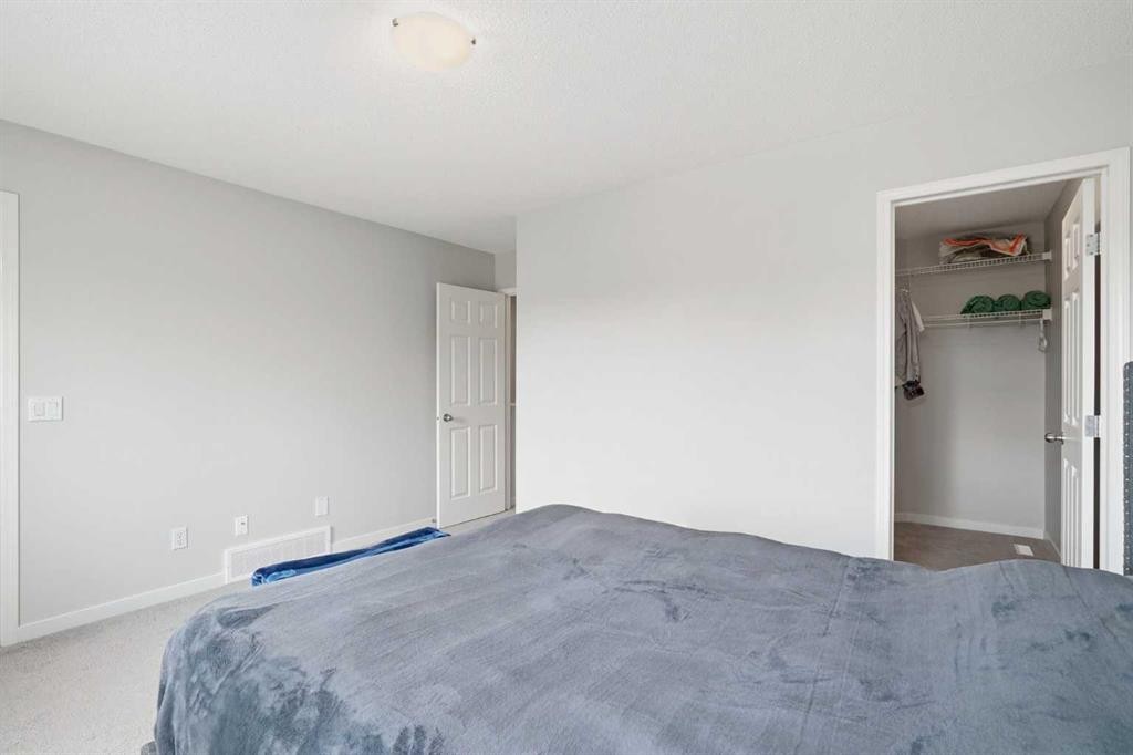 29 Copperfield Heath Se, Calgary, AB - Indoor Photo Showing Bedroom