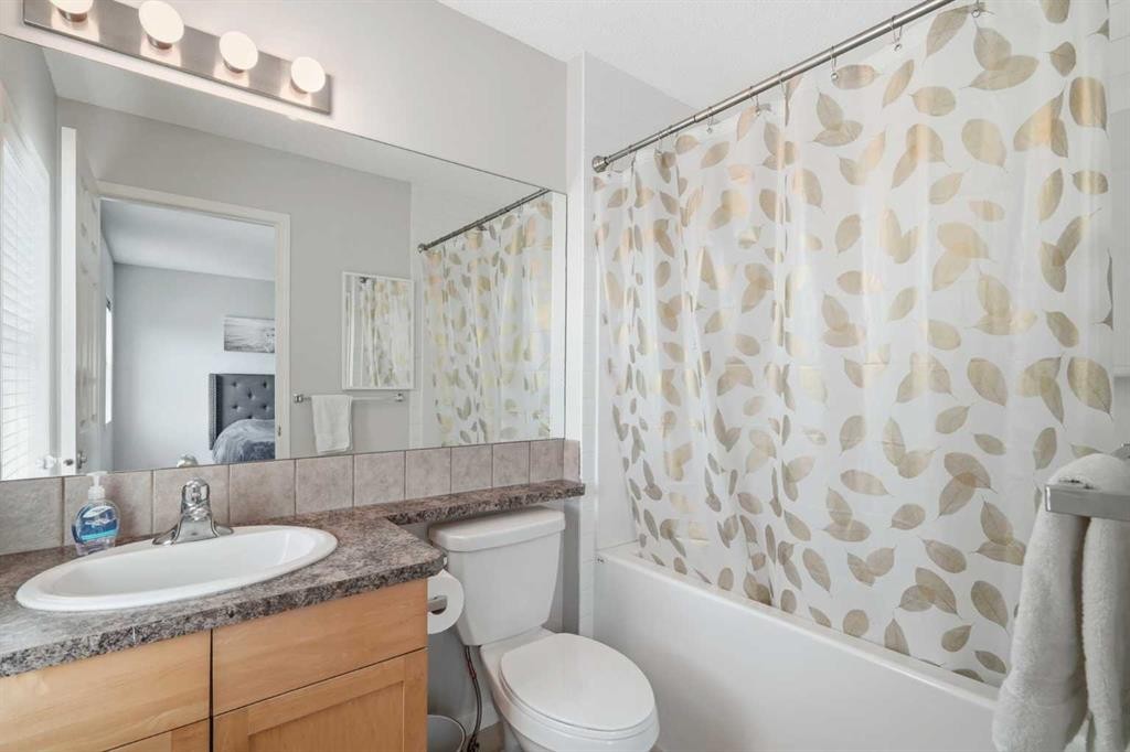 29 Copperfield Heath Se, Calgary, AB - Indoor Photo Showing Bathroom