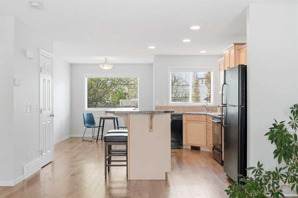 29 Copperfield Heath Se, Calgary, AB - Indoor Photo Showing Kitchen