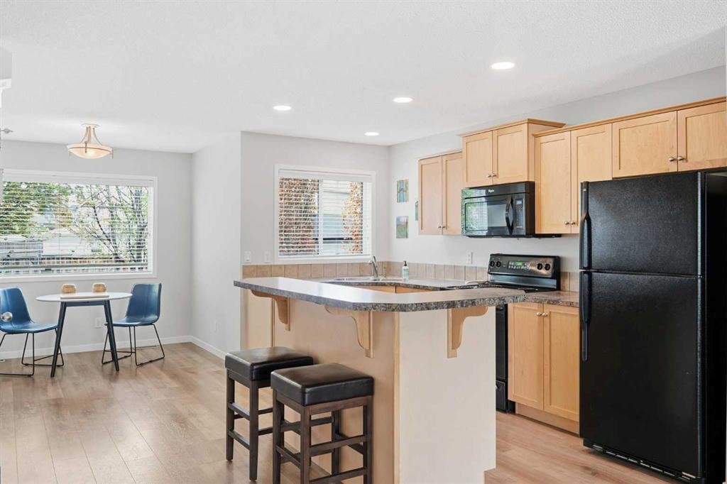 29 Copperfield Heath Se, Calgary, AB - Indoor Photo Showing Kitchen