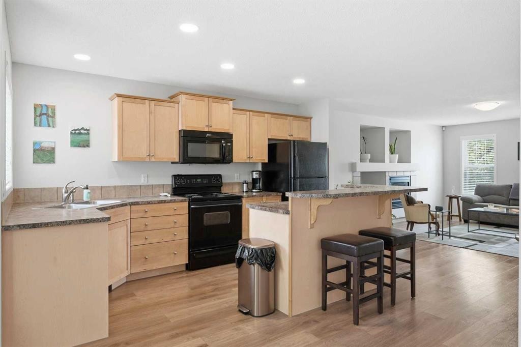 29 Copperfield Heath Se, Calgary, AB - Indoor Photo Showing Kitchen With Double Sink