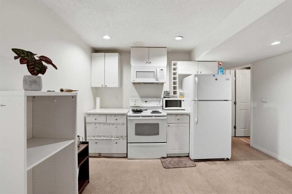 31 Skyview Ranch Lane Ne, Calgary, AB - Indoor Photo Showing Kitchen