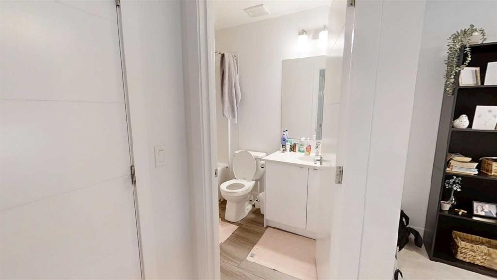 19637 48 Street Se, Calgary, AB - Indoor Photo Showing Bathroom