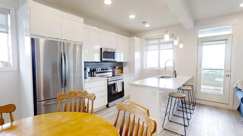 19637 48 Street Se, Calgary, AB - Indoor