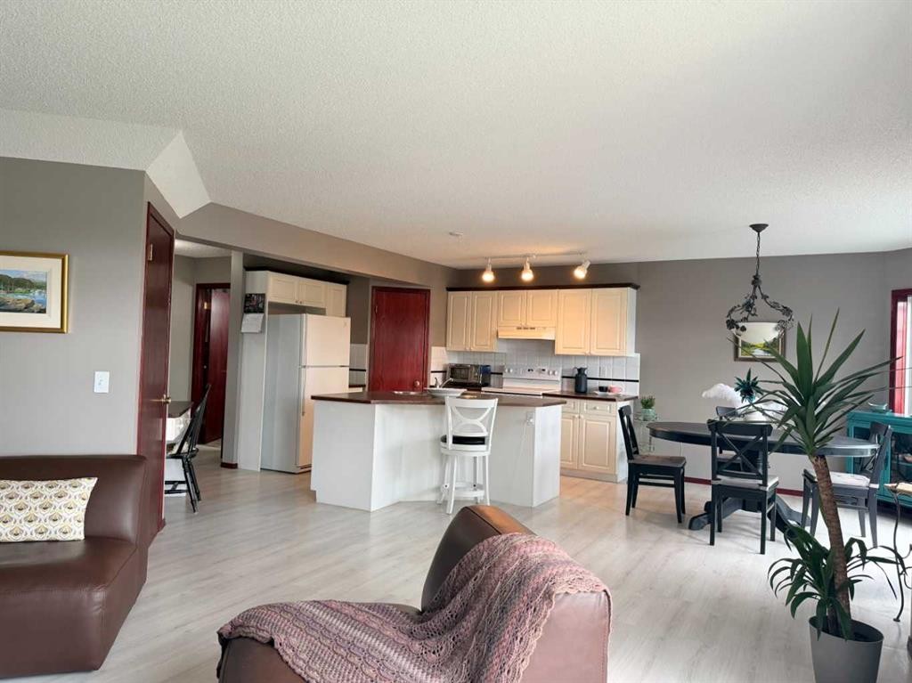 132 Somercrest Close Sw, Calgary, AB