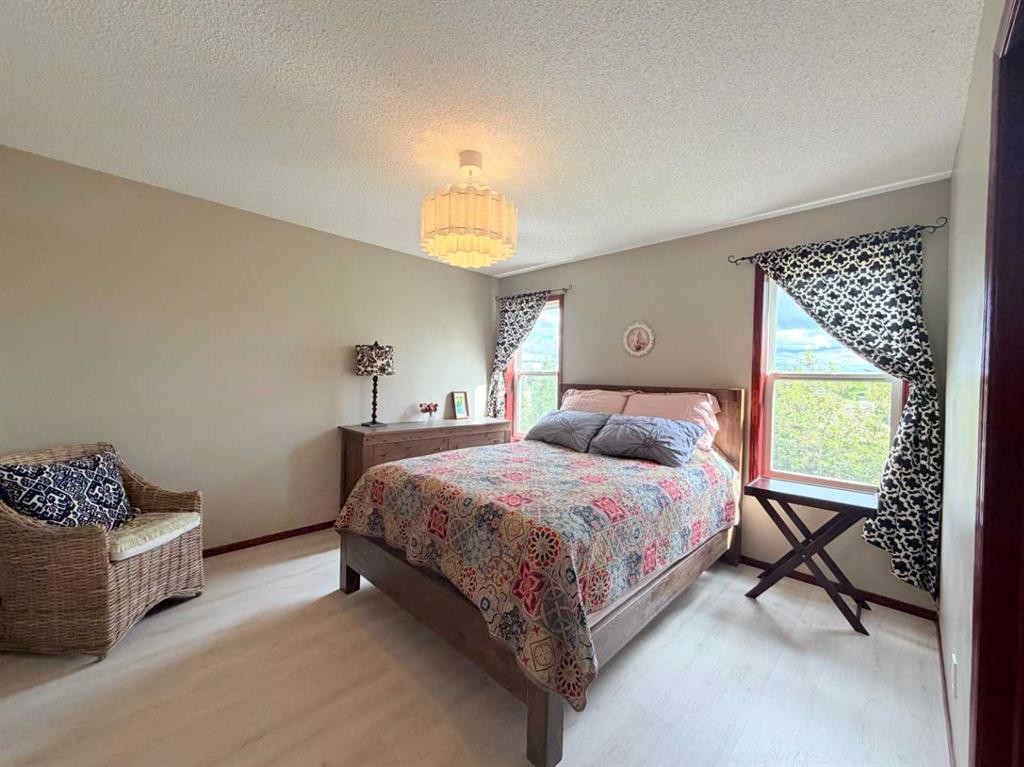 132 Somercrest Close Sw, Calgary, AB