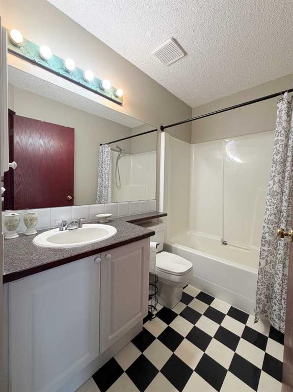 132 Somercrest Close Sw, Calgary, AB