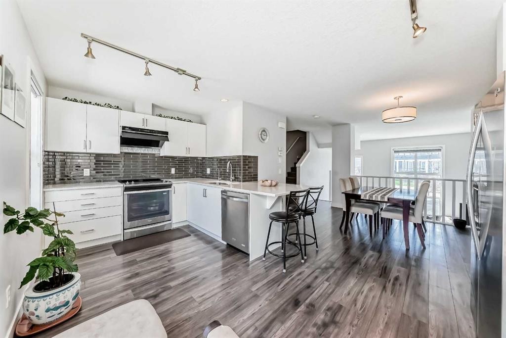 551 Evanston Link Nw, Calgary, AB - Indoor Photo Showing Kitchen With Upgraded Kitchen