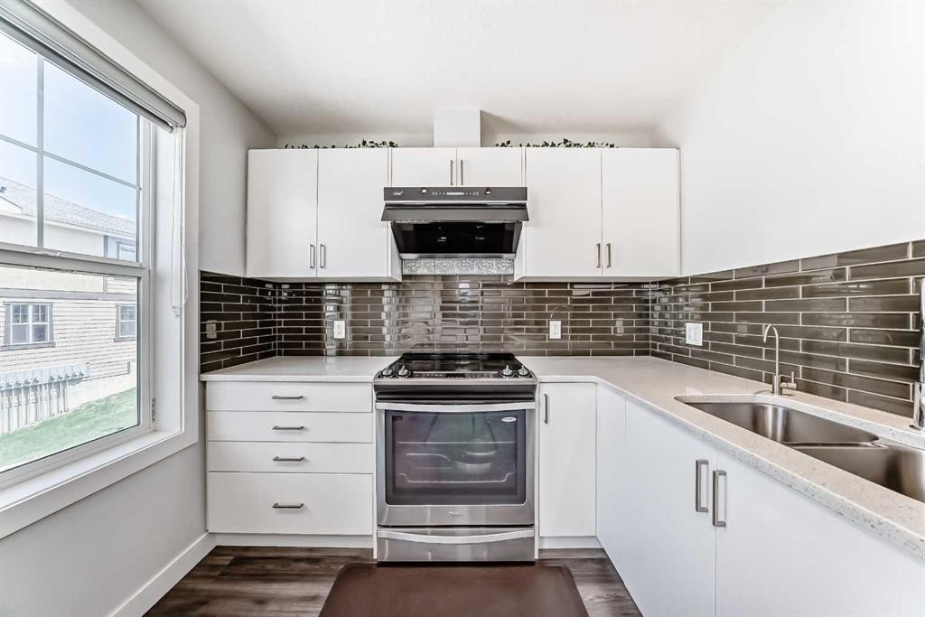 551 Evanston Link Nw, Calgary, AB - Indoor Photo Showing Kitchen With Double Sink With Upgraded Kitchen