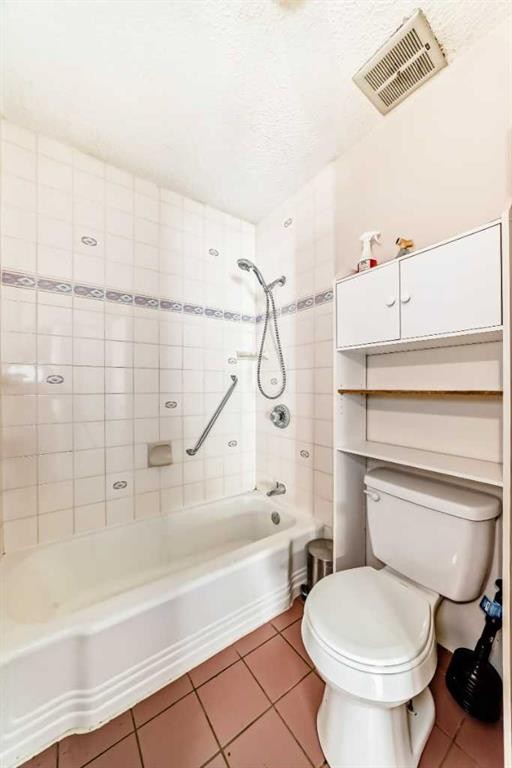 8016 33 Avenue Nw, Calgary, AB - Indoor Photo Showing Bathroom