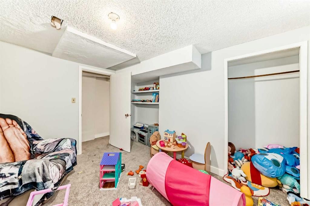 8016 33 Avenue Nw, Calgary, AB - Indoor