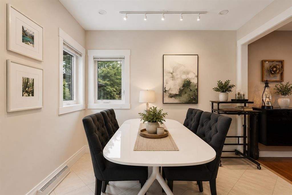 2816 24 Street Nw, Calgary, AB - Indoor Photo Showing Dining Room