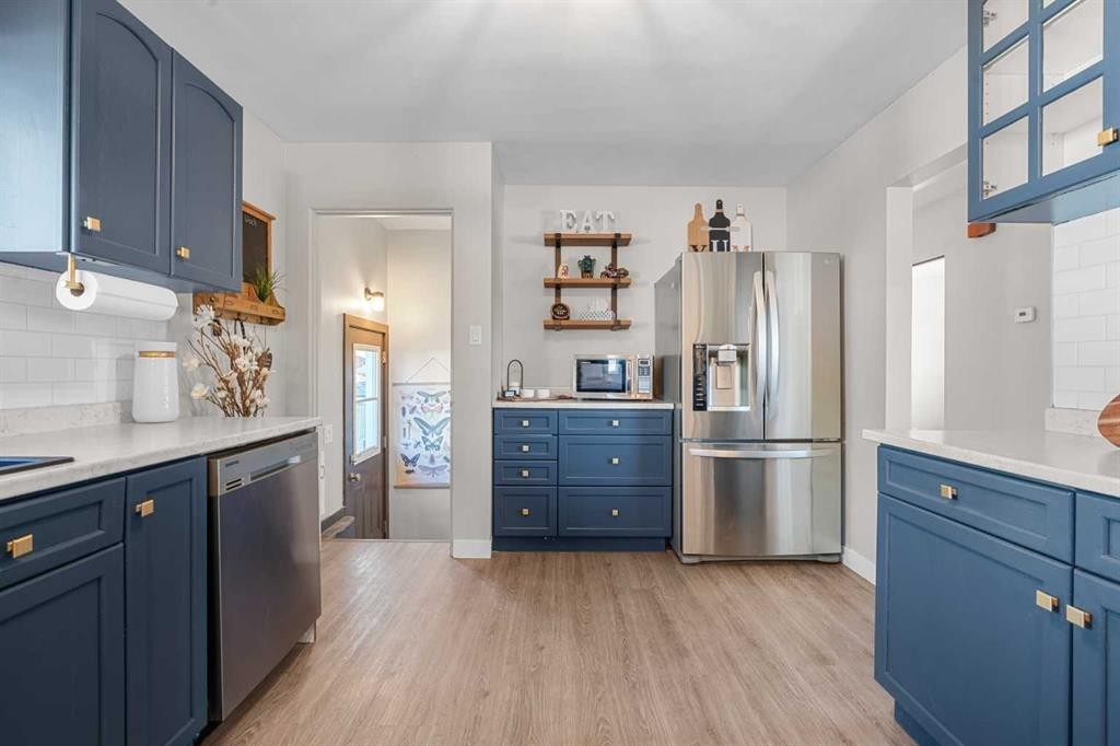 518B Highwood, Longview, AB - Indoor Photo Showing Kitchen With Stainless Steel Kitchen