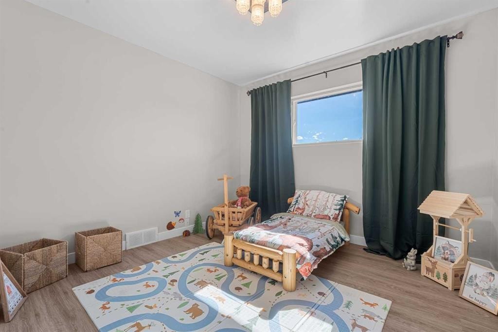 518B Highwood, Longview, AB - Indoor Photo Showing Bedroom