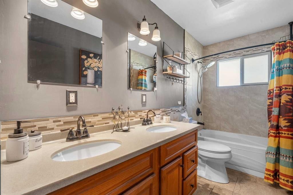 518B Highwood, Longview, AB - Indoor Photo Showing Bathroom