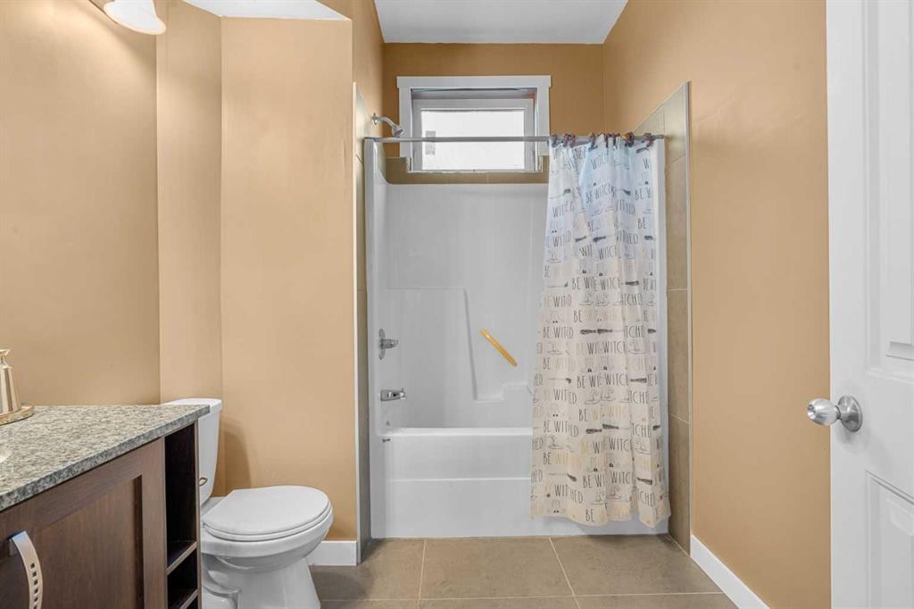 518B Highwood, Longview, AB - Indoor Photo Showing Bathroom
