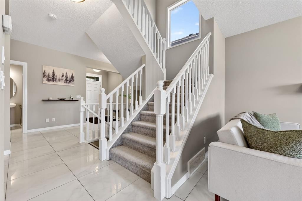 71 Walden Manor Se, Calgary, AB - Indoor Photo Showing Other Room
