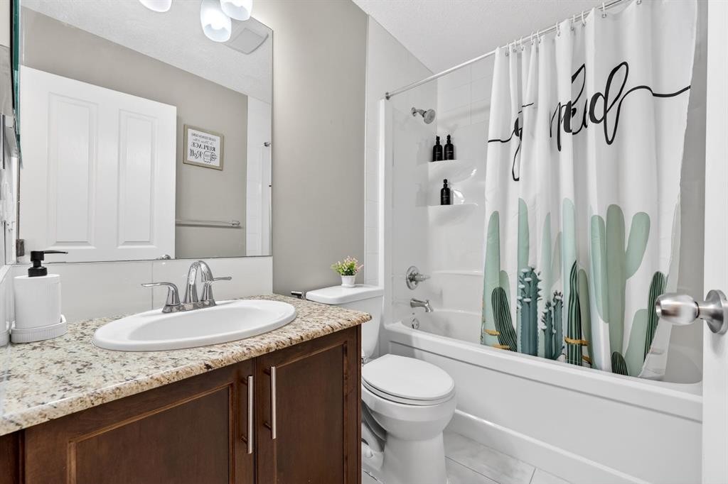 71 Walden Manor Se, Calgary, AB - Indoor Photo Showing Bathroom