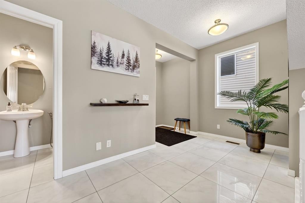 71 Walden Manor Se, Calgary, AB - Indoor Photo Showing Other Room