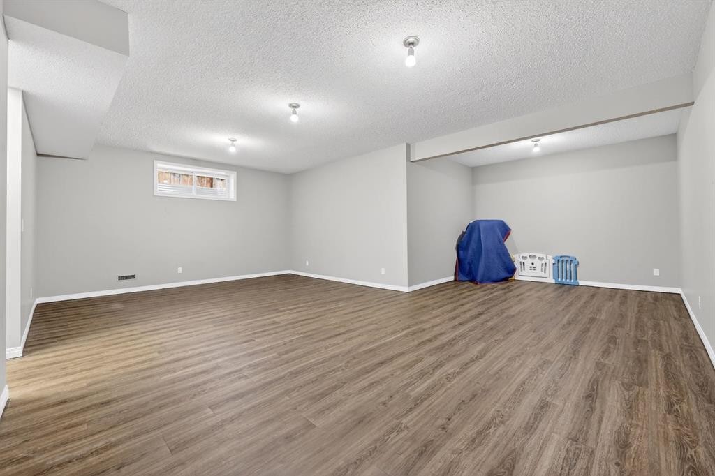 71 Walden Manor Se, Calgary, AB - Indoor Photo Showing Other Room