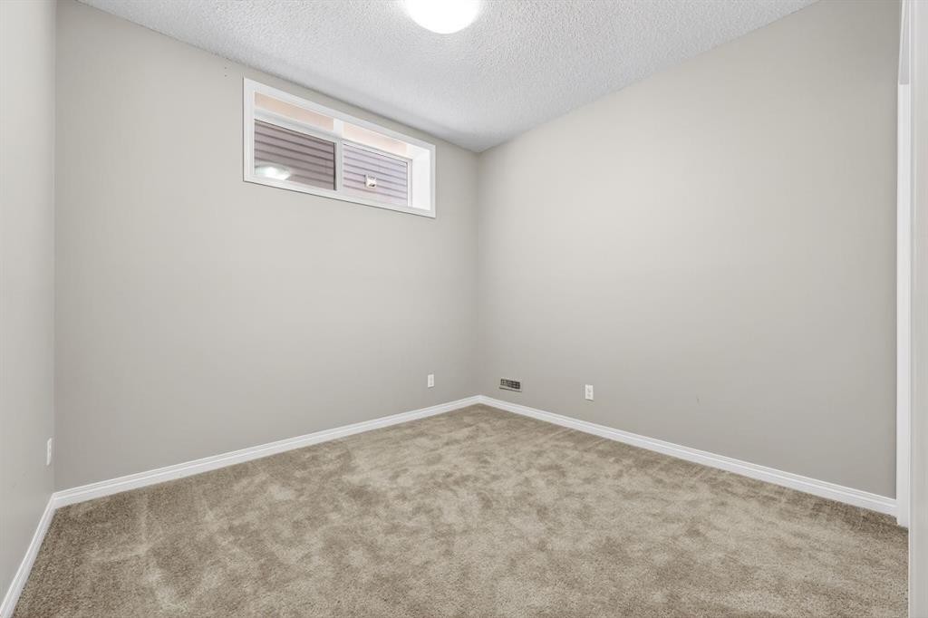 71 Walden Manor Se, Calgary, AB - Indoor Photo Showing Other Room
