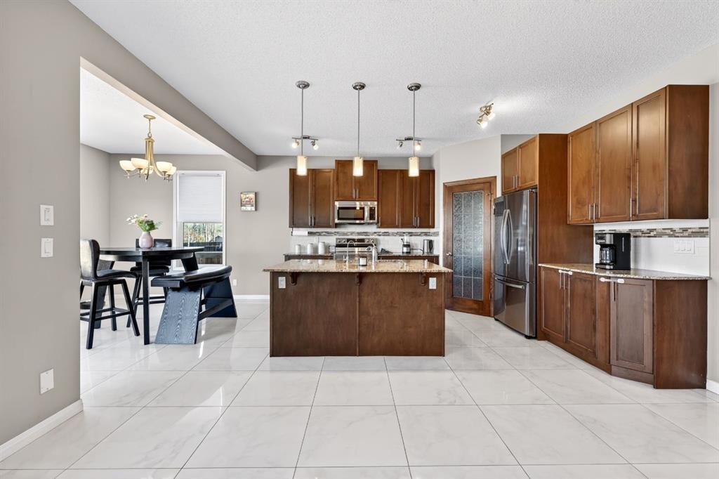 71 Walden Manor Se, Calgary, AB - Indoor Photo Showing Kitchen