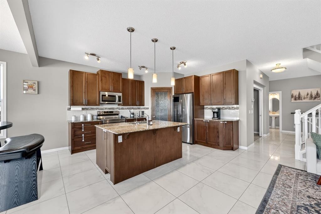 71 Walden Manor Se, Calgary, AB - Indoor Photo Showing Kitchen