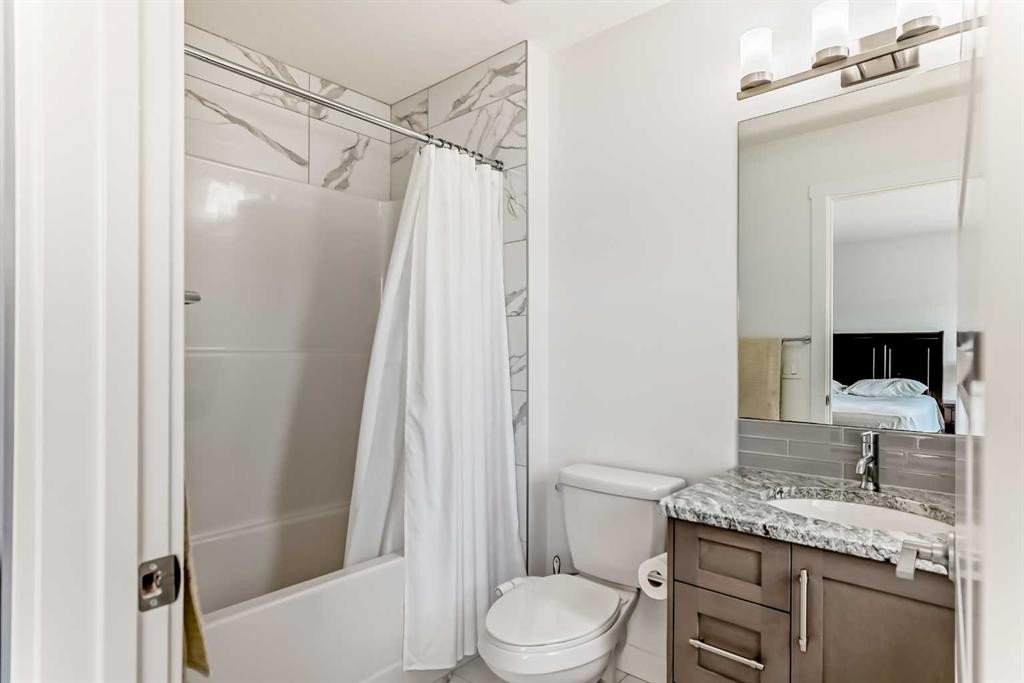65 Saddlestone Green Ne, Calgary, AB - Indoor Photo Showing Bathroom