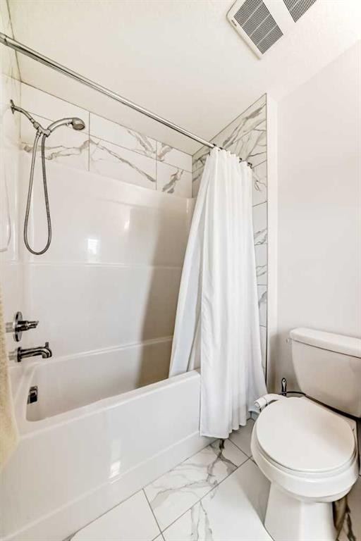 65 Saddlestone Green Ne, Calgary, AB - Indoor Photo Showing Bathroom