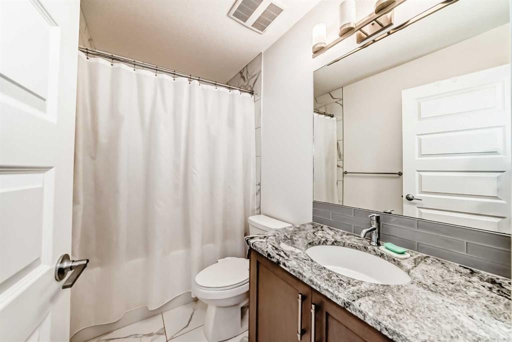 65 Saddlestone Green Ne, Calgary, AB - Indoor Photo Showing Bathroom