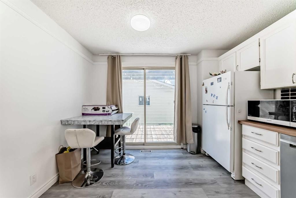 279 Falton Drive Ne, Calgary, AB - Indoor Photo Showing Kitchen