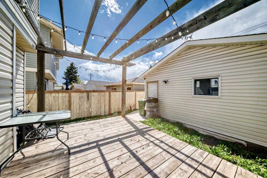 279 Falton Drive Ne, Calgary, AB - Outdoor