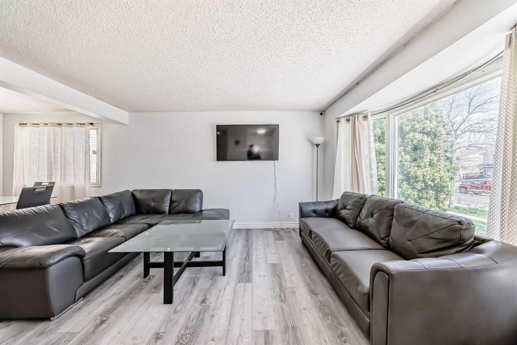 279 Falton Drive Ne, Calgary, AB - Indoor Photo Showing Living Room
