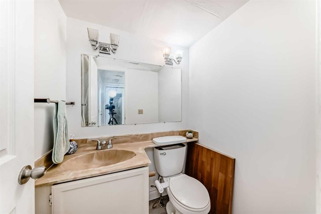 279 Falton Drive Ne, Calgary, AB - Indoor Photo Showing Bathroom