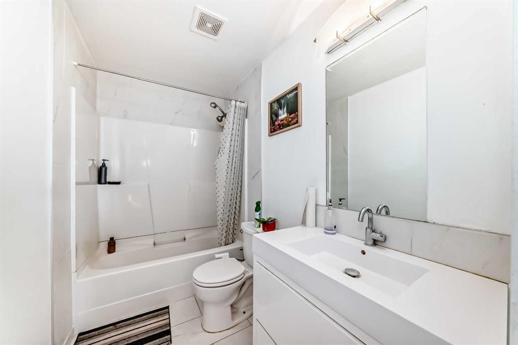 279 Falton Drive Ne, Calgary, AB - Indoor Photo Showing Bathroom