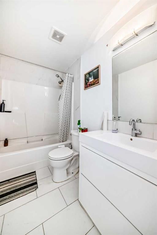 279 Falton Drive Ne, Calgary, AB - Indoor Photo Showing Bathroom