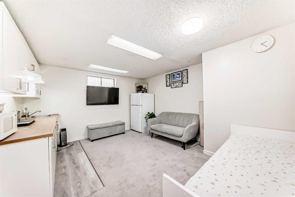 279 Falton Drive Ne, Calgary, AB - Indoor