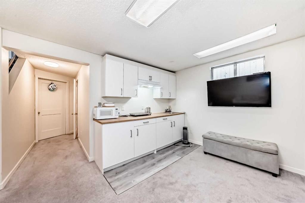 279 Falton Drive Ne, Calgary, AB - Indoor Photo Showing Kitchen