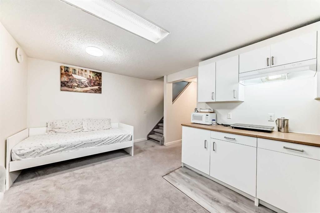279 Falton Drive Ne, Calgary, AB - Indoor Photo Showing Kitchen