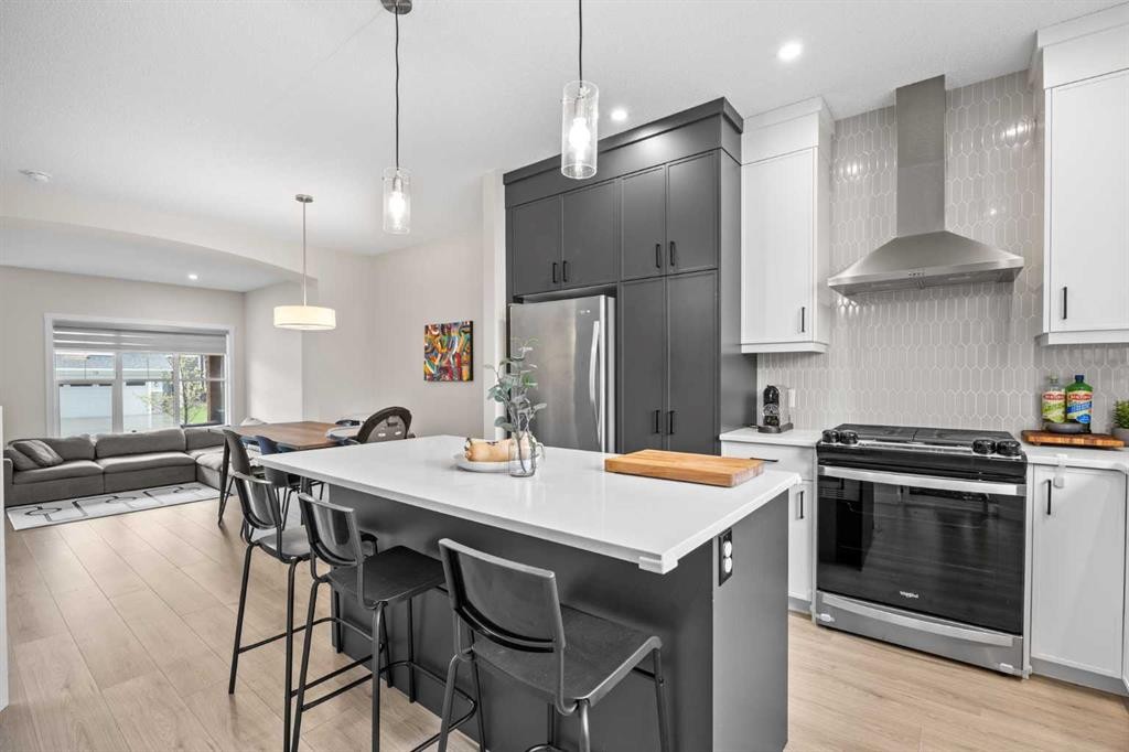 72 Seton Villas Se, Calgary, AB - Indoor Photo Showing Kitchen With Upgraded Kitchen