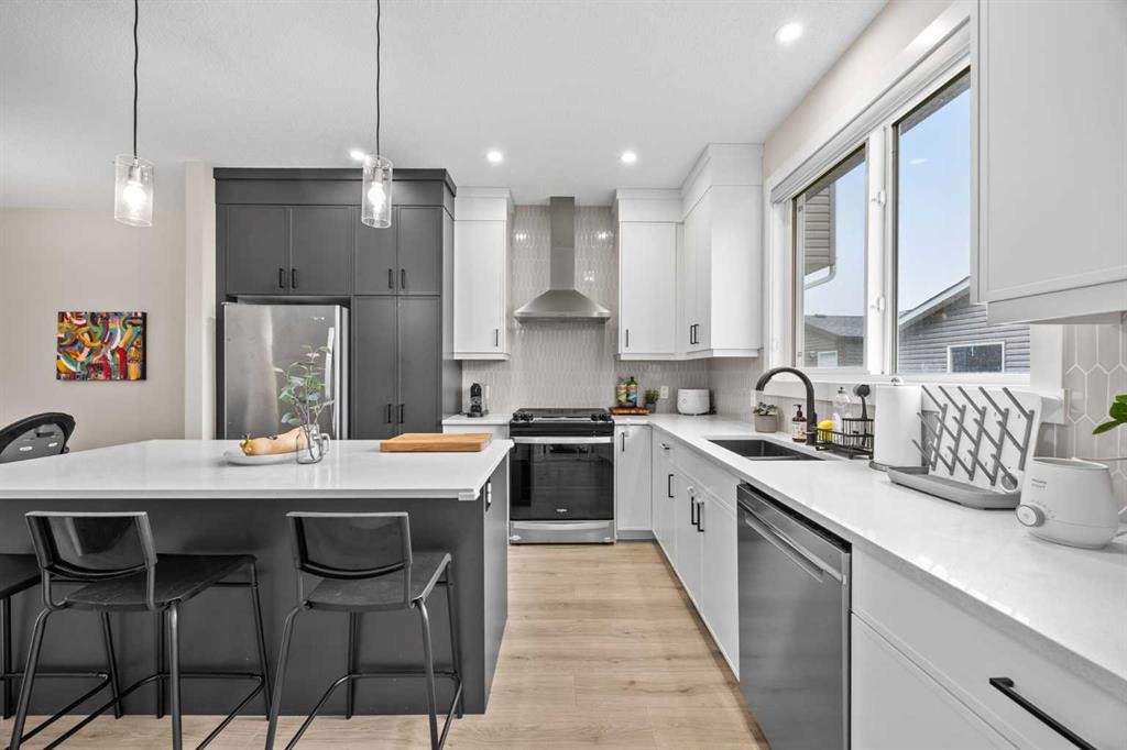 72 Seton Villas Se, Calgary, AB - Indoor Photo Showing Kitchen With Upgraded Kitchen