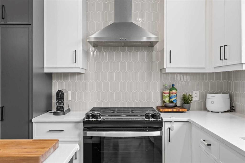 72 Seton Villas Se, Calgary, AB - Indoor Photo Showing Kitchen