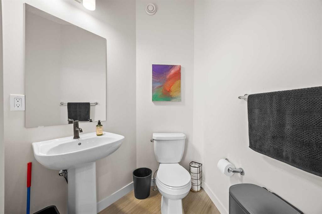72 Seton Villas Se, Calgary, AB - Indoor Photo Showing Bathroom