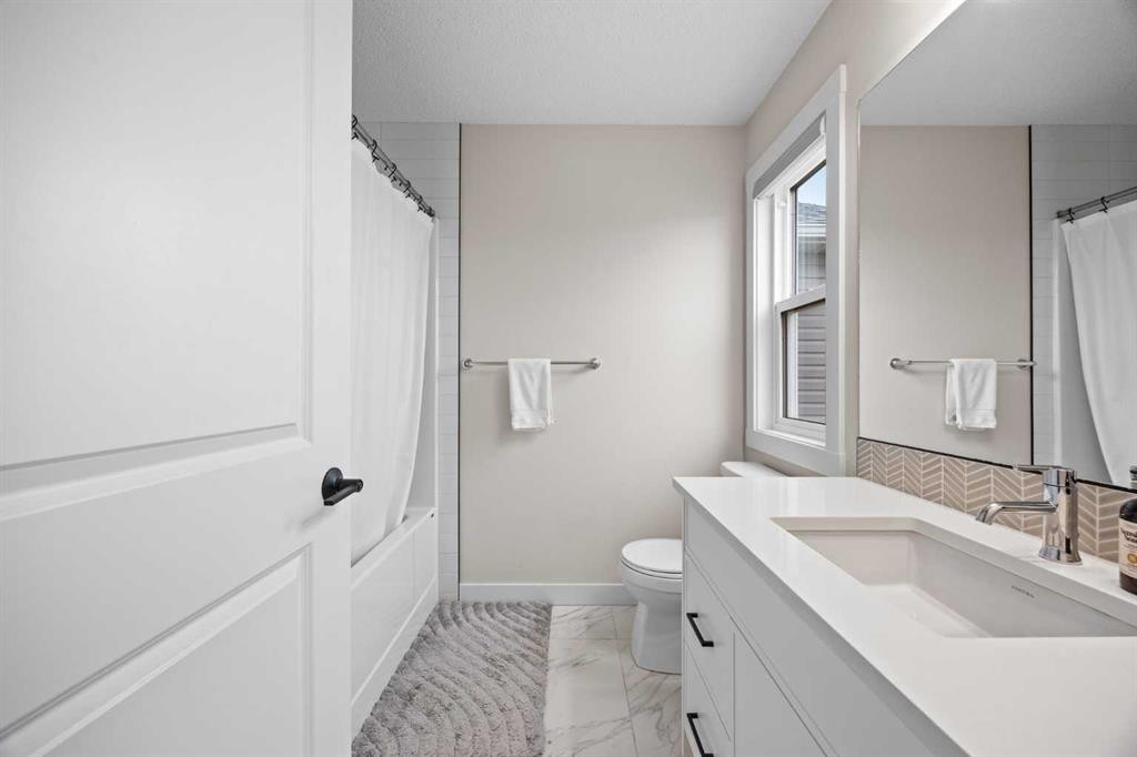 72 Seton Villas Se, Calgary, AB - Indoor Photo Showing Bathroom